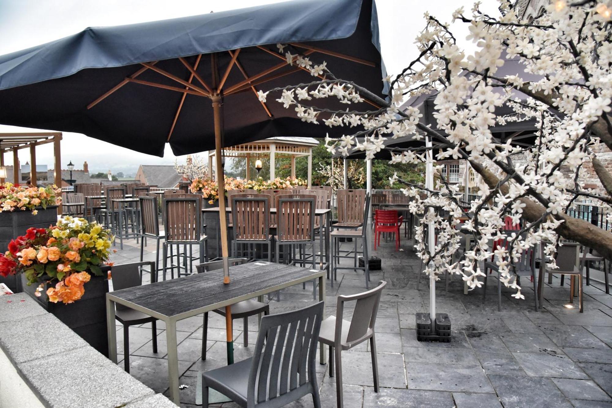 The Castle Hotel Wetherspoon Ruthin Exterior foto