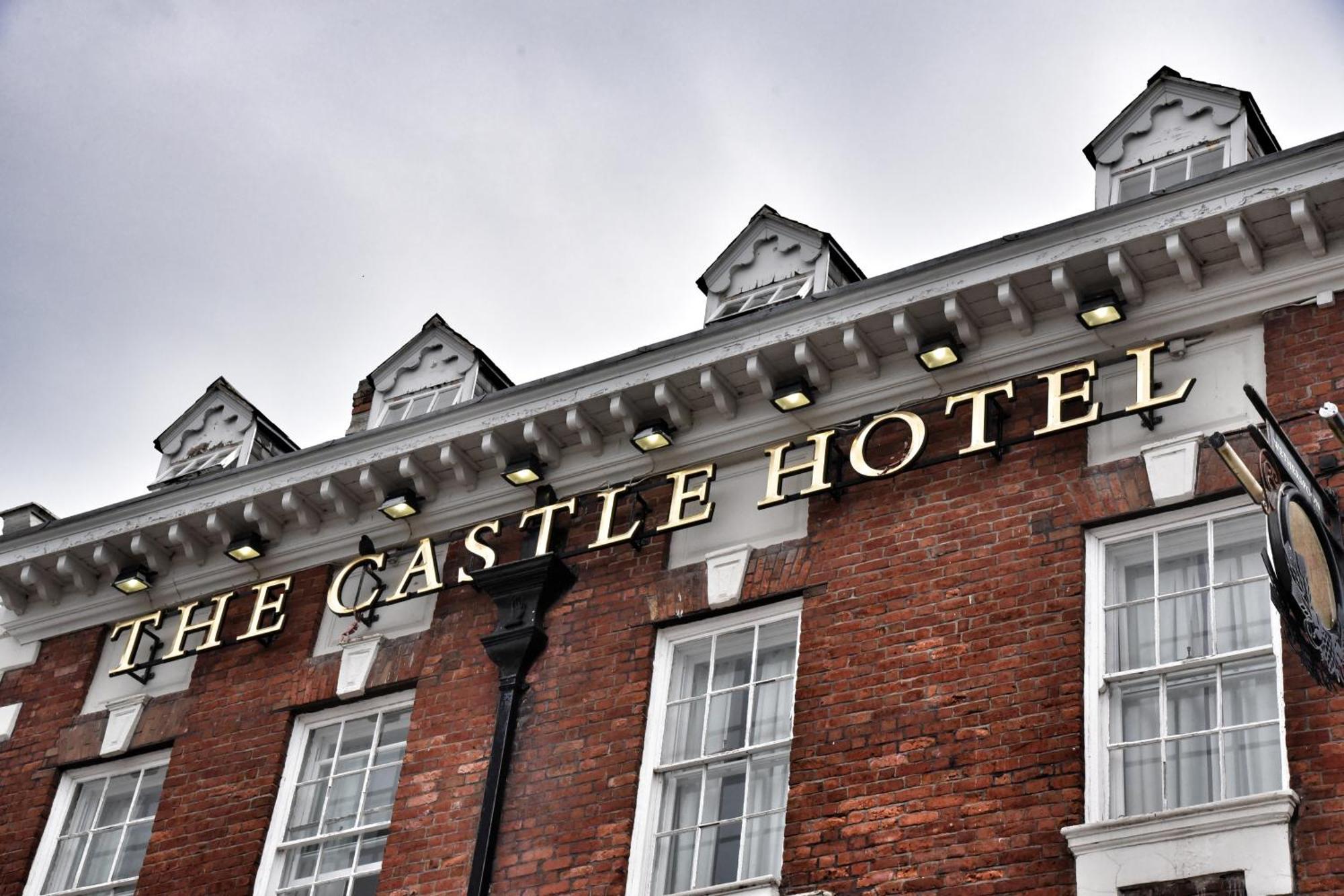 The Castle Hotel Wetherspoon Ruthin Exterior foto