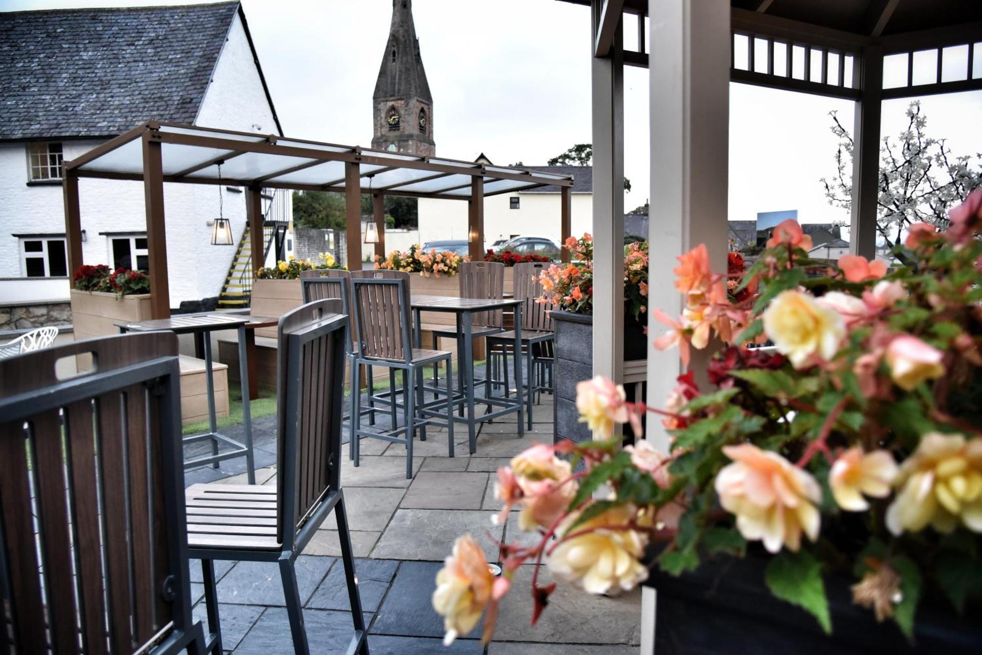 The Castle Hotel Wetherspoon Ruthin Exterior foto