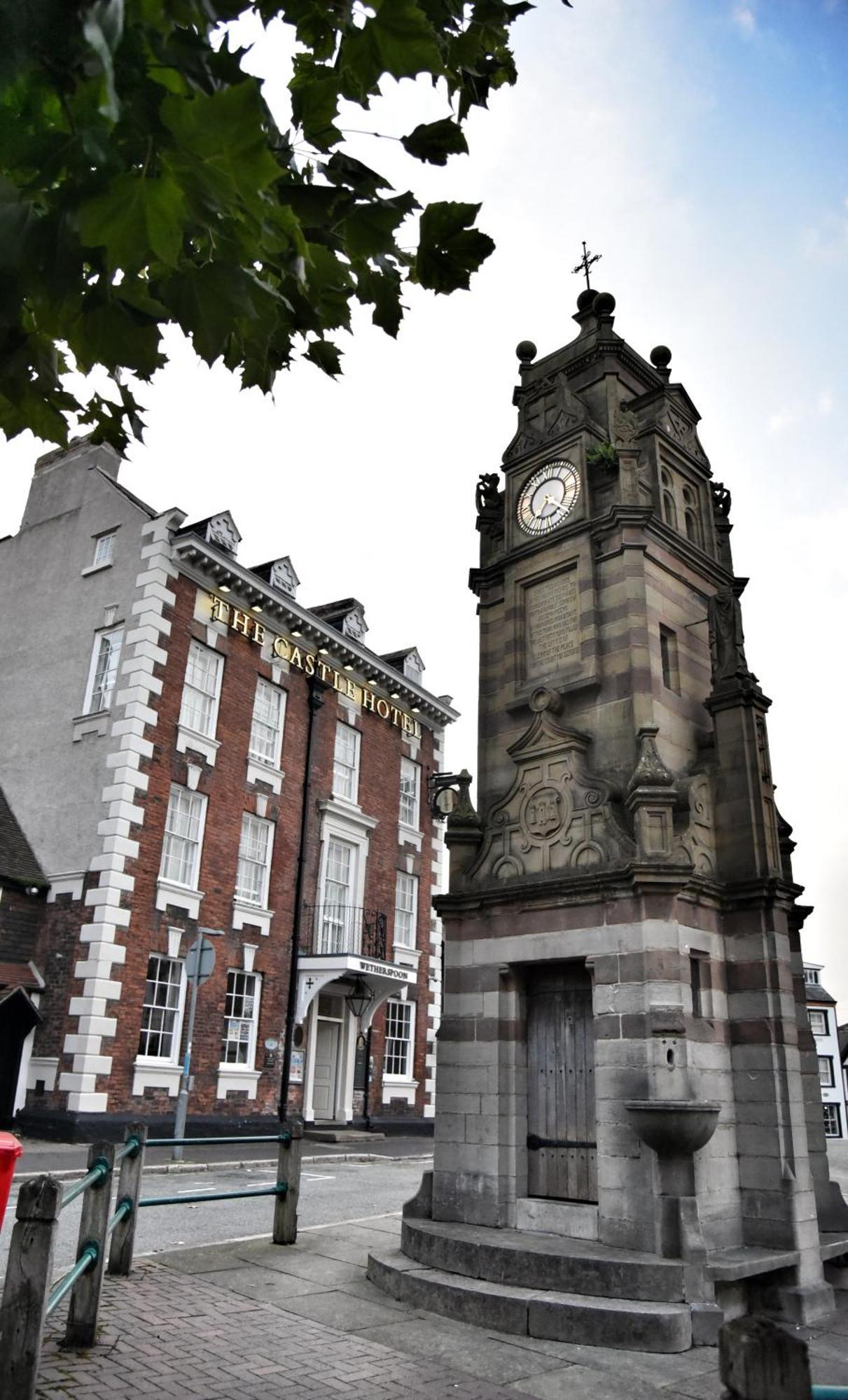 The Castle Hotel Wetherspoon Ruthin Exterior foto