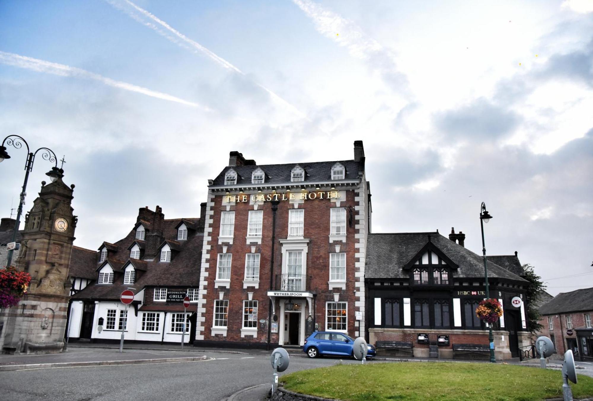 The Castle Hotel Wetherspoon Ruthin Exterior foto