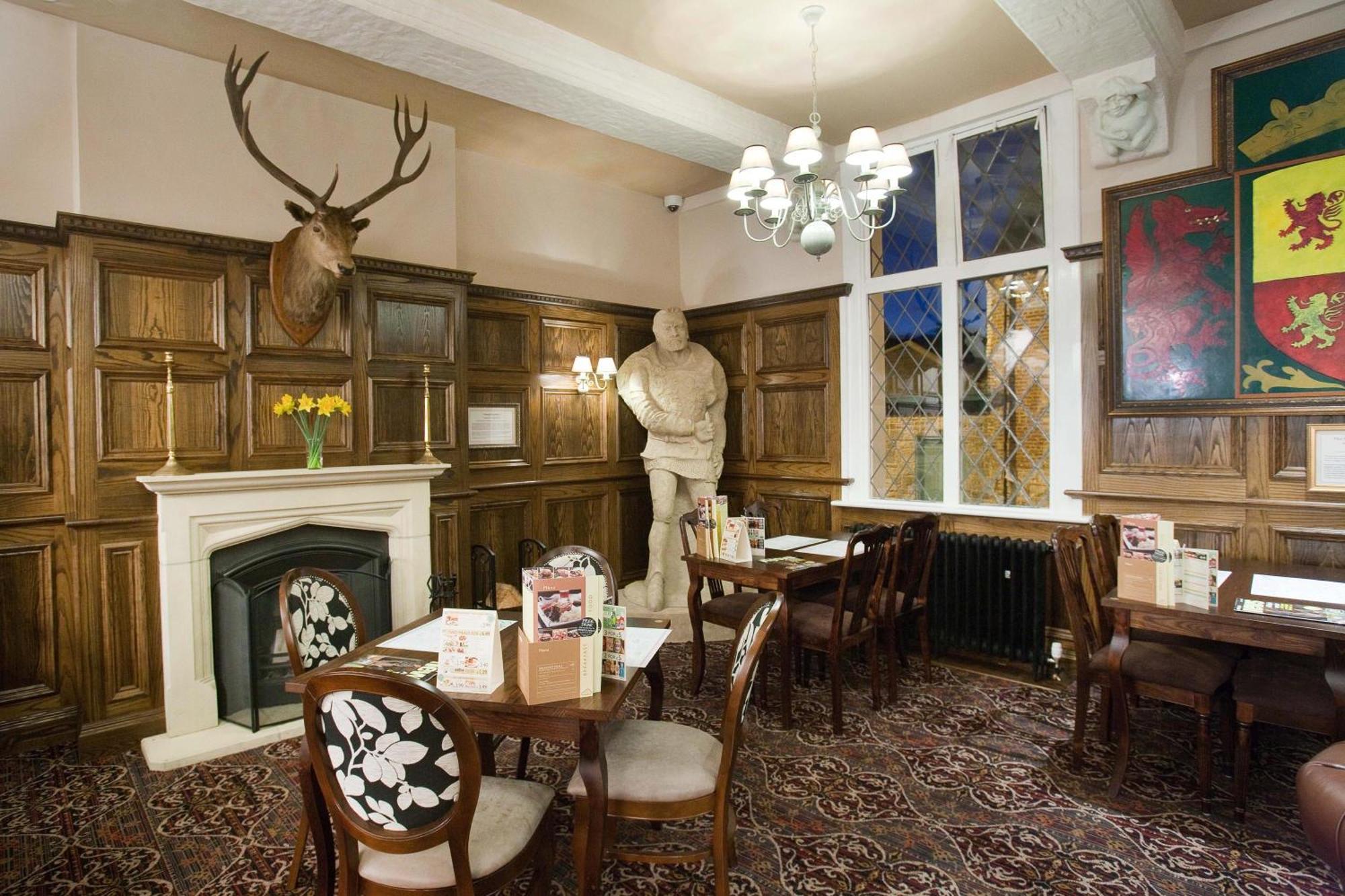 The Castle Hotel Wetherspoon Ruthin Exterior foto