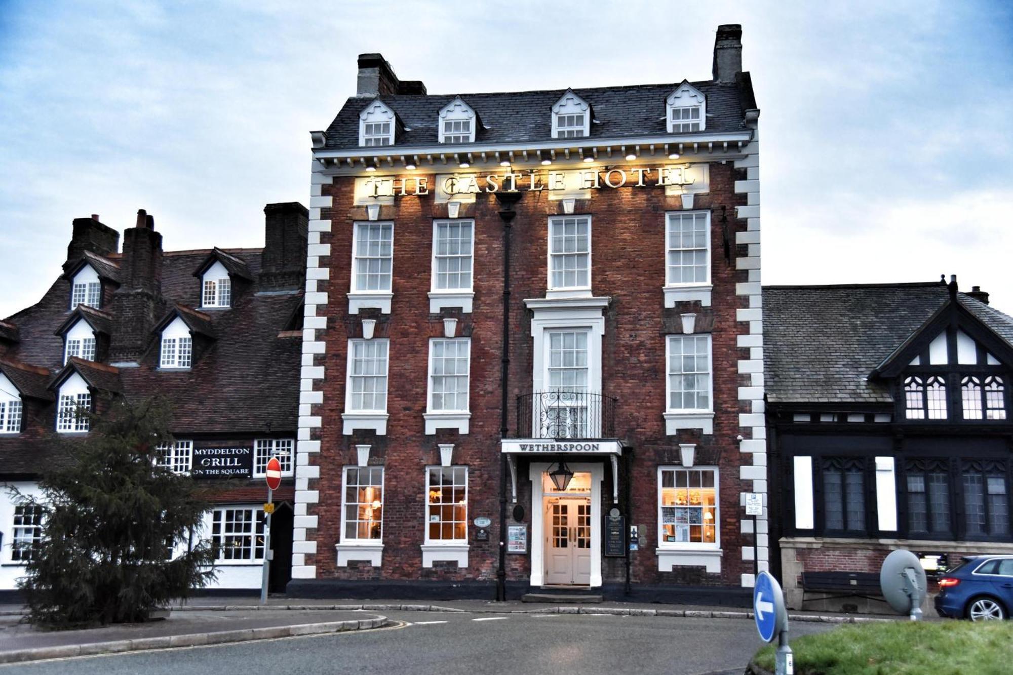 The Castle Hotel Wetherspoon Ruthin Exterior foto